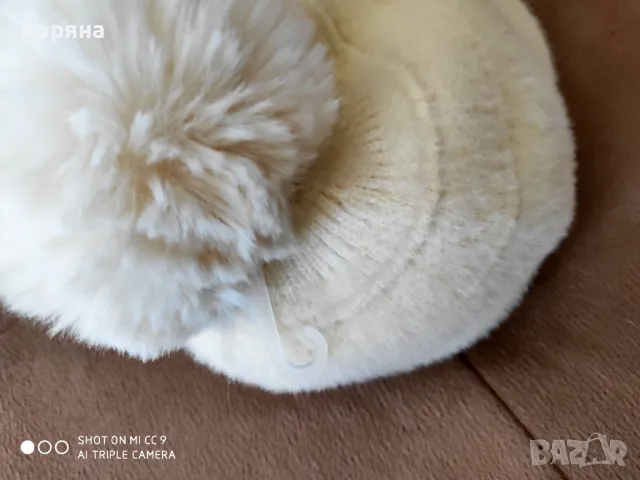 Нова шапка с козирка и пух - бяла с помпон , снимка 4 - Шапки - 50150327