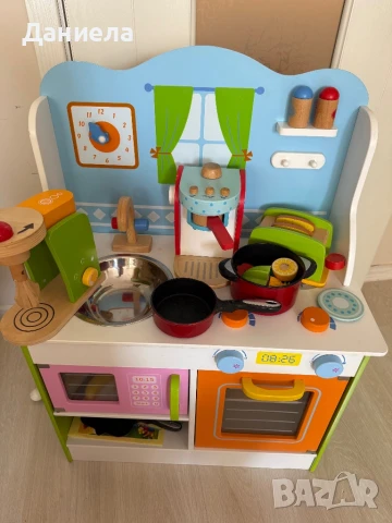 Детска дървена кухня с аксесоари, снимка 2 - Играчки за стая - 51402350