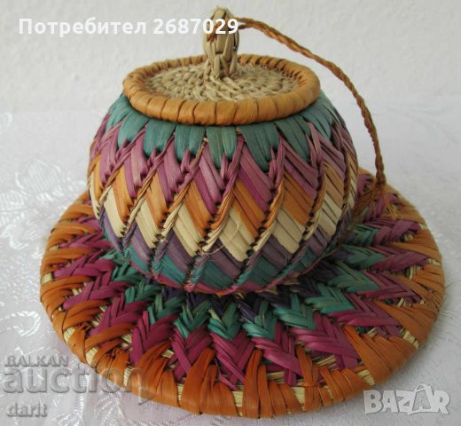 красива, плетена, кръгла, шарена кутия, плетен съд с капак и чиния / подложка  / поднос