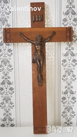 Старинен католически кръст 