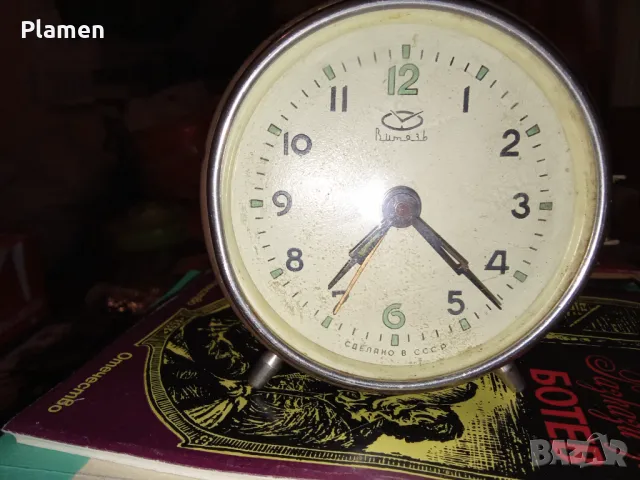 Настолен съветски механичен часовник -  будилник Витязь , снимка 1