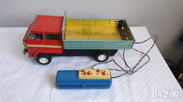 Стара китайска ламаринена играчка самосвал с дистанционно, снимка 3 - Колекции - 43674745