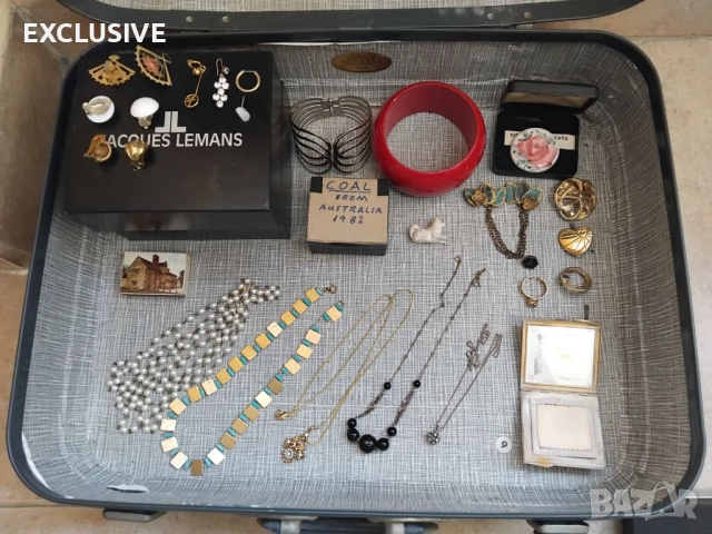 Куфар с бижута от англия! всичко по 10 лв!