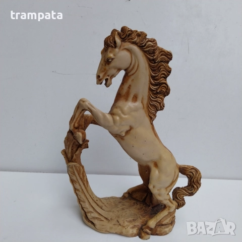 НАЙ ДОБРАТА ОФЕРТА Стара фигура на кон от алабастър