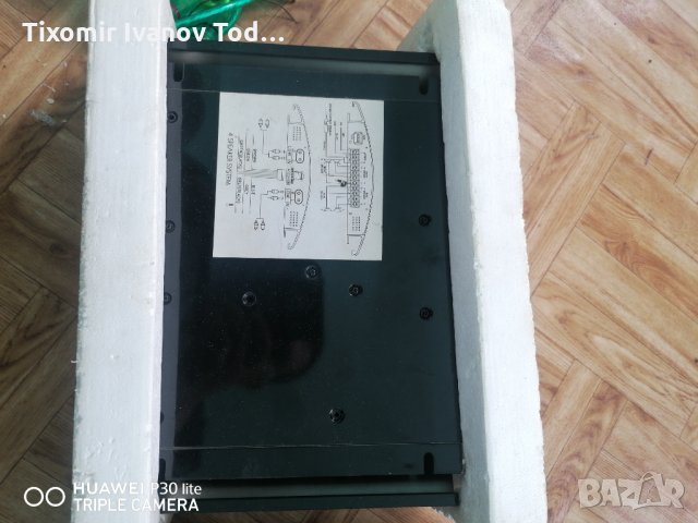 Чисто нов автоусилвател внос от Германия, снимка 2 - Аксесоари и консумативи - 33219115