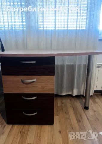 Бюро с 4 чекмеджета, снимка 1