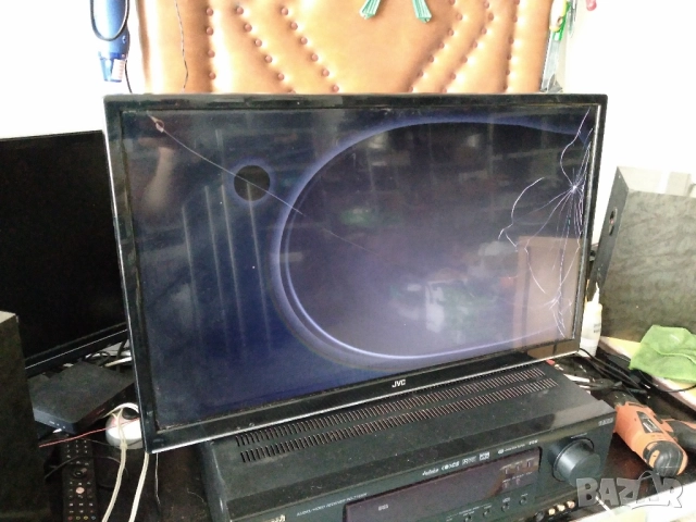За части, телевизор JVC LT-24C680