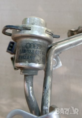 горивна рейка / основа с дюзи Audi A6 c5 2.6- бензин, снимка 4 - Части - 37034529