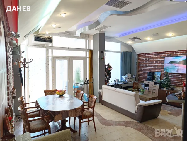 Продавам просторен 3 стаен с възм.за разделяне 138м2 в паркова зона, БЕЗ АГЕНЦИИ, Русе, снимка 3 - Апартаменти - 37919350