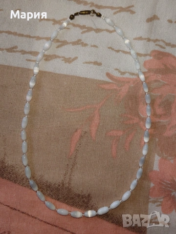 Гердан с бели мъниста