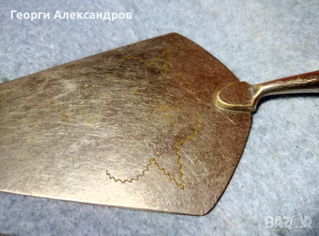 СТАРИННА БРОНЗОВА ДЕБЕЛО ПОСРЕБРЕНА ЛОПАТКА за СЕРВИРАНЕ на ТОРТА с КЕХЛИБАРЕНА ДРЪЖКА КЕХЛИБАР, снимка 4 - Прибори за хранене, готвене и сервиране - 48148540