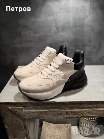 Нови ОРИГИНАЛНИ Alexander Mcqueen Oversized Sneakers 42/43, снимка 6 - Ежедневни обувки - 48338913