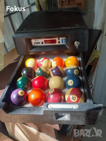 Комплект за билярд - каса с брояч и комплект стари топки