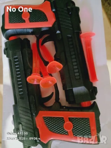 Продавам два детски пистолета играчки  