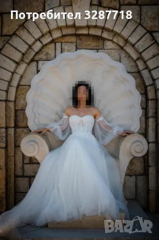 Уникална булчинска рокля и подаръци към нея (обувки, чанта и аксесоар за коса)