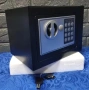 Електронен сейф с кодова клавиатура и резервен механичен ключ – 4.6L, включени батерии , снимка 2