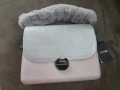 O Bag Чисто Нова Оригинална Дамска Чантичка С Пухена Дръжка В Сиво-Розов Цвят О Бег, снимка 1