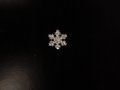 Сребърна снежинка с циркони, снимка 1 - Колиета, медальони, синджири - 35249773