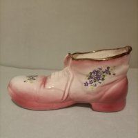 Прекрасна порцеланова ретро,дамска обувка в реален размер от костен порцелан с налична маркировка, снимка 2 - Антикварни и старинни предмети - 43976535