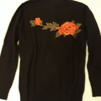 Плетена мека и приятна блуза Роза , много женствена, комфортно усещане за лукс. Розата е 3Д коприна., снимка 2 - Блузи с дълъг ръкав и пуловери - 37456987