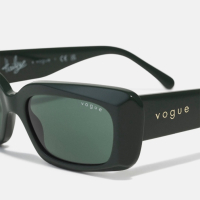 Слънчеви очила Vogue, снимка 5 - Слънчеви и диоптрични очила - 44863785