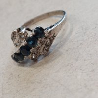 Дамски сребърен пръстен с диаманти и синтетични сапфири , снимка 2 - Пръстени - 43959456