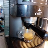 Кафе машина Tchibo с ръкохватка с крема диск, прави хубаво кафе с каймак , снимка 2 - Кафемашини - 32946482