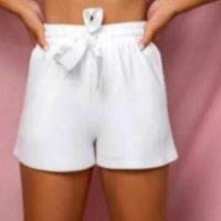 Къси Панталони В Бял Цвят, снимка 1 - Къси панталони и бермуди - 40836456