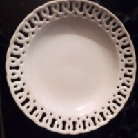 Порцеланова чиния, снимка 3 - Чинии - 27835647