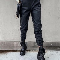Дамски кожен панталон с връзки в черен цвят, снимка 2 - Панталони - 43524463