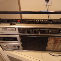 Ретро радио-касетофон GRUNDIC, снимка 12 - Радиокасетофони, транзистори - 43204427
