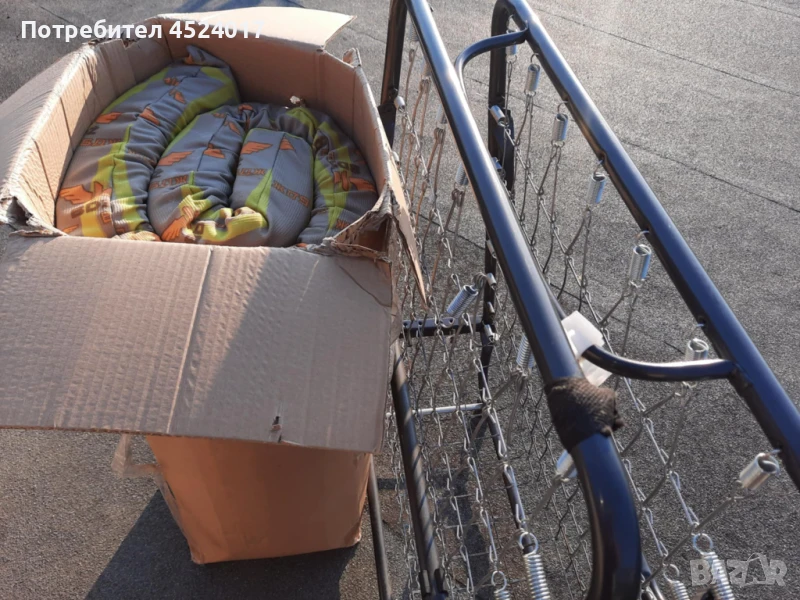 Продавам сгъваемо походно легло с матрак, ламели и колелца. Запазено, малко използвано., снимка 1