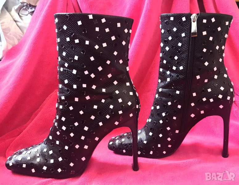УНИКАТ-дизайнерски боти, снимка 1