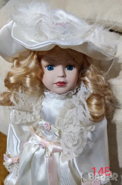 Порцеланова кукла , снимка 1