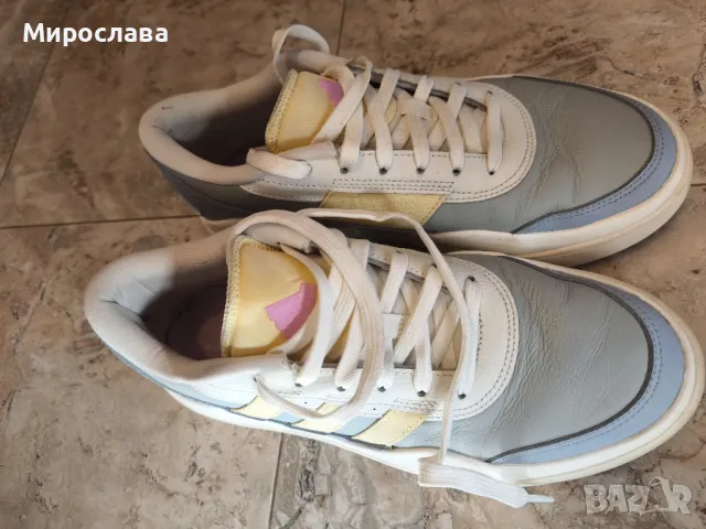 Нови оригинални маратонки Адидас, 40 2/3 номер от естествена кожа!, снимка 3 - Маратонки - 47648442