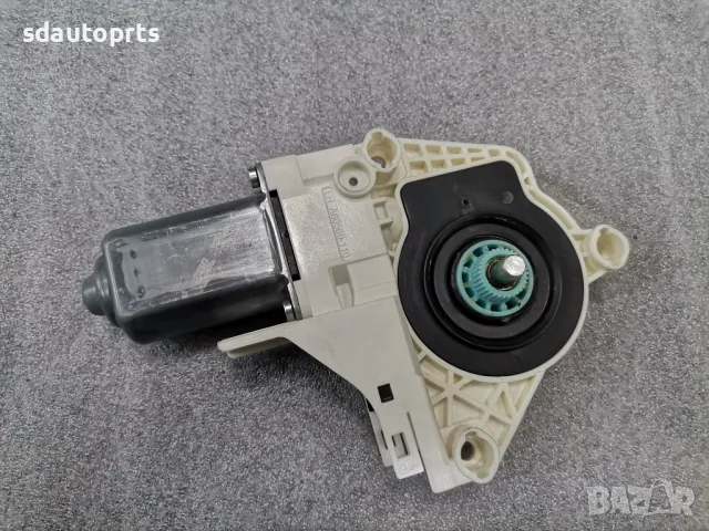 Оригинален Мотор за Стъклоповдигач Преден Десен Audi VW 8K0959802B, снимка 3 - Части - 47449313