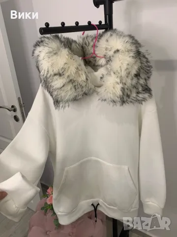 Горнище с пухена яка, снимка 2 - Блузи с дълъг ръкав и пуловери - 48764925