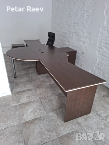 офис обзавеждане - 2 бр. бюра и 2 бр. шкафчета