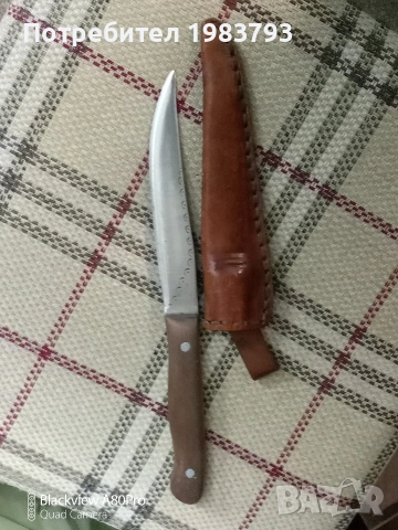 Стар майсторски нож,в кожена кания.