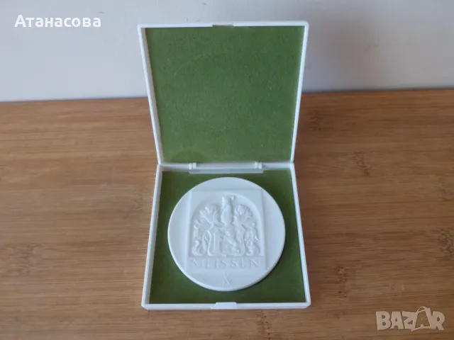 Немски порцеланов плакет с герб на град Майсен 1970 г