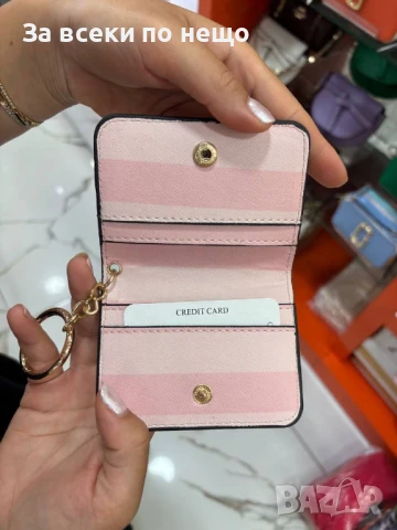 Victoria's Secret Визитник За Карти С Ключодържател Виктория Сикрет - Различни Цветове Код E744, снимка 2 - Портфейли, портмонета - 51293345