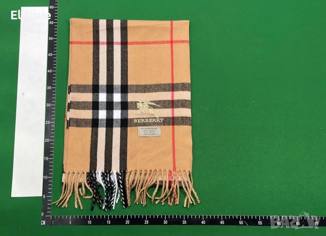 шал Burberry , снимка 3 - Шалове - 52717720