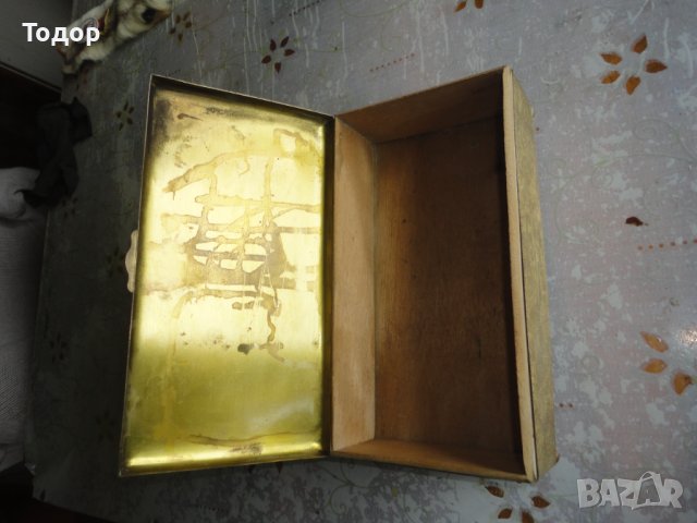 Старинна гравирана кутия бронз и дърво , снимка 6 - Антикварни и старинни предмети - 42998809