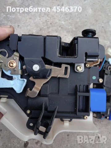 Брави предни врати ляв-десен брой 30лв  за Волксваген Голф 5 1.9 дизел 105к.с 2006г , снимка 2 - Части - 51233191