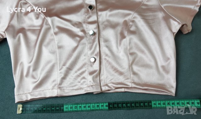 Къса дамска лъскава ризка или блузка с яка и метални копчета, снимка 4 - Ризи - 43646867