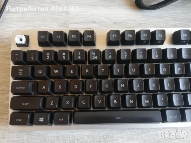 Logitech G413 silver механичка клавиатура с подсветка, снимка 2 - Клавиатури и мишки - 47600860