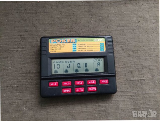 Продавам Стара електронна игра Poker Royal Flush 3999.  Включва ,не знам дали работи добре .Без капа