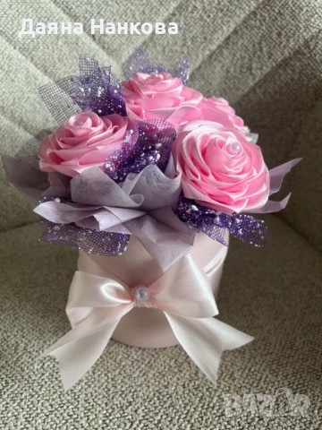 Ръчно изработена кутия със сатенени рози 