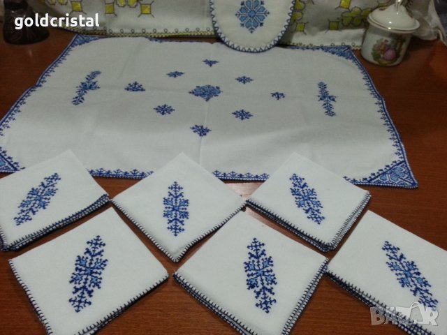 Комплект за маса каре и текстилни салфетки за , снимка 1 - Антикварни и старинни предмети - 42963478