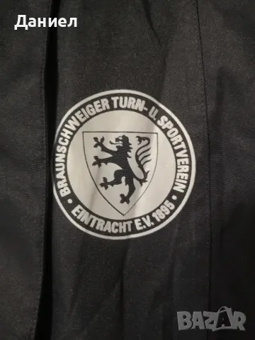 Яке на Eintracht Braunschweig , снимка 3 - Фен артикули - 50319557